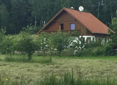 Das Gebäude in dem sich das Ferienhaus befindet
