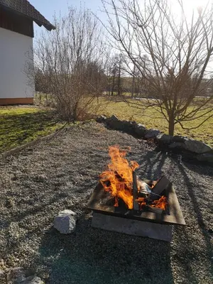 Ein für Gäste verfügbarer Grill im Ferienhaus
