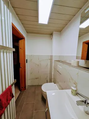Ein Badezimmer in der Unterkunft Ferienwohnung Anderswo