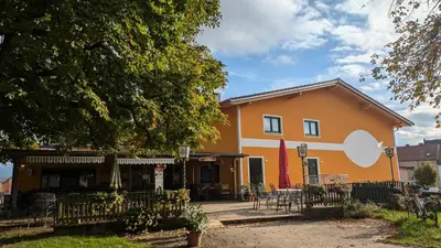 Das Gebäude in dem sich das Gasthaus befindet