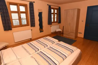 Ein Bett oder Betten in einem Zimmer der Unterkunft Ferienwohnung am Wasserschloss