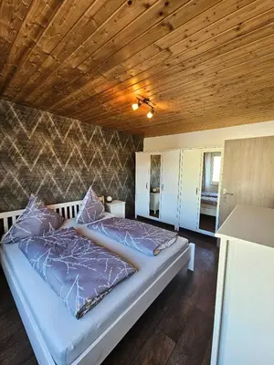 Ein Bett oder Betten in einem Zimmer der Unterkunft Ferienhaus Baumann mit Garten
