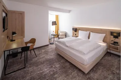 Ein Bett oder Betten in einem Zimmer der Unterkunft Hotel Jean-Paul