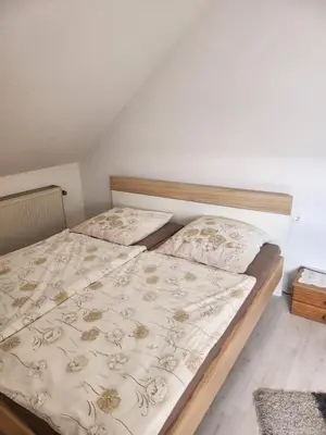 Ein Bett oder Betten in einem Zimmer der Unterkunft Ferienwohnung