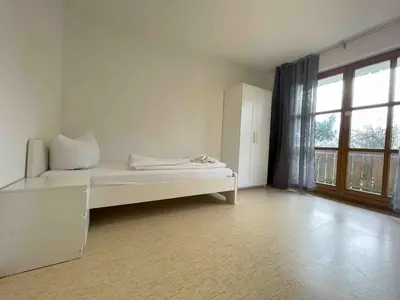 Ein Bett oder Betten in einem Zimmer der Unterkunft STA1115 gut geschnittene Monteurwohnung mit Balkon