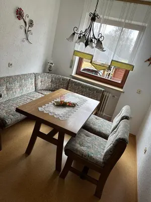 Ein Sitzbereich in der Unterkunft Ziegelhüttenblick -auch für Monteure geeignet