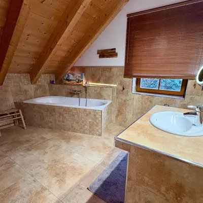 Ein Badezimmer in der Unterkunft LaDolceVital im Tiroler Holzhaus