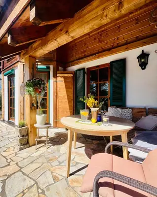 Ein Patio oder anderer Außenbereich in der Unterkunft LaDolceVital im Tiroler Holzhaus