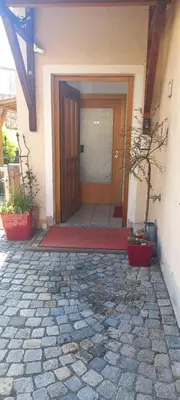 Eine Fassade oder ein Eingang zu Goldsteig 1 - Einzelzimmer
