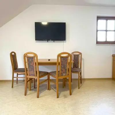 STA1067 Moderne Monteurwohnung mit Balkon