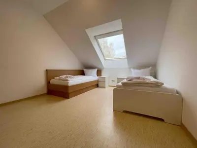 Ein Bett oder Betten in einem Zimmer der Unterkunft STA1079 Moderne Monteurwohnung mit Balkon