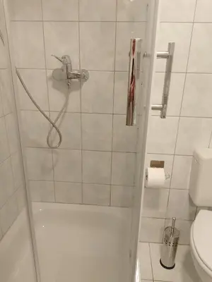 Ein Badezimmer in der Unterkunft Zum Ritter Ferienwohnung 500 Meter zum Freizeitpark Plohn