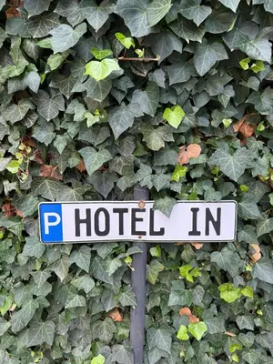 Ein Zertifikat, Auszeichnung, Logo oder anderes Dokument, das in der Unterkunft Hotel in ausgestellt ist