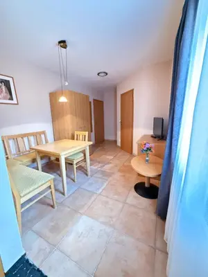 Ein Sitzbereich in der Unterkunft Sparta Hotel