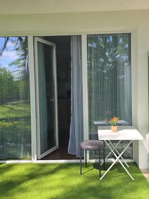 Ein Garten an der Unterkunft Elahs Nod