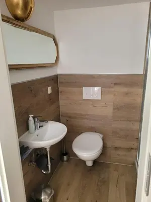 Ein Badezimmer in der Unterkunft Rosenhof Stellplatz für Wohnmobil oder Wohnwagen im Innenhof, und Zeltmöglichkeit mit eigenem Zelt auf unserer Zeltwiese