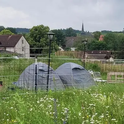 Rosenhof Stellplatz für Wohnmobil oder Wohnwagen im Innenhof