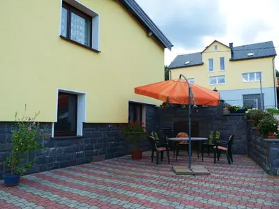 Das Gebäude in dem sich die Ferienwohnung befindet