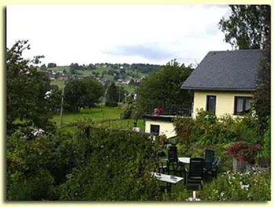 Ein Garten an der Unterkunft Ferienwohnung Riedl