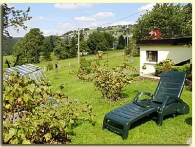 Ein Garten an der Unterkunft Ferienwohnung Riedl