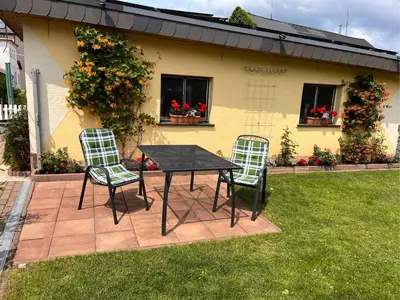 Ein Garten an der Unterkunft Ferienwohnung Hagert - Ankommen und Wohlfühlen