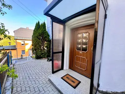 Das Gebäude in dem sich die Ferienwohnung befindet