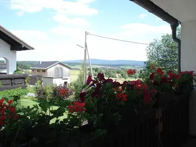 Ein allgemeiner Bergblick oder ein Berglick von der Ferienwohnung aus