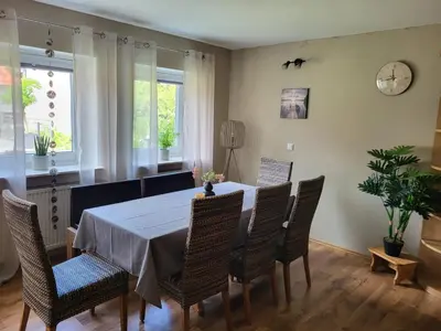 Ein Sitzbereich in der Unterkunft Ferienwohnung Sonneneck