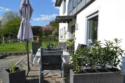 Ein Garten an der Unterkunft Ferienwohnung Sonneneck