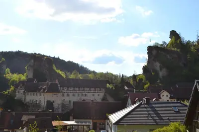 Ein allgemeiner Bergblick oder ein Berglick von der Ferienwohnung aus