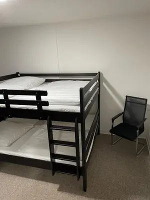 Ein Bett oder Betten in einem Zimmer der Unterkunft NOstalgie - Perle PLAUEN-ZENTRUM & S-BAHN Nähe für bis zu 6 Personen im EG, sehr ruhige Lage & EBK & PKW-Stellplatz