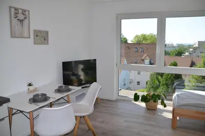 TV/Unterhaltungsangebot in der Unterkunft Apartment mit Küche, 2 Einzelbetten, Dusche, Parkplatz, schnellem Internet, ADA3