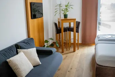 Ein Sitzbereich in der Unterkunft Stadthotel und Restaurant am See