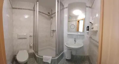 Ein Badezimmer in der Unterkunft Hotel Ratskeller Falkenstein Vogtland