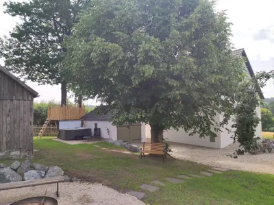 Ein Garten an der Unterkunft Kleine Auszeit Ahorntal
