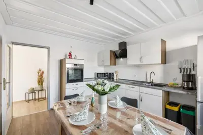 Küche/Küchenzeile in der Unterkunft Neues 2 BR Apartment, Parkplatz