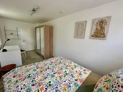 Ein Bett oder Betten in einem Zimmer der Unterkunft Ferienwohnung Nähe Festspielhaus