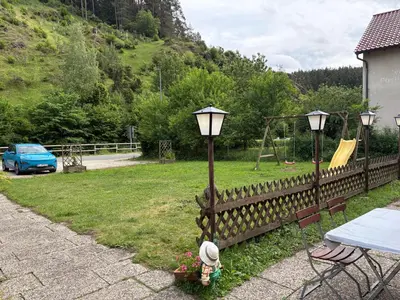 Naturlandschaft in der Nähe of country house