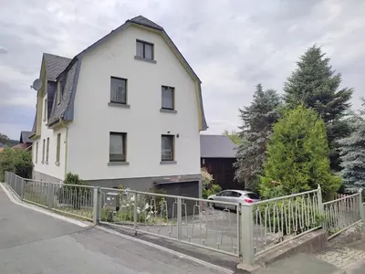 Das Gebäude in dem sich die Ferienwohnung befindet
