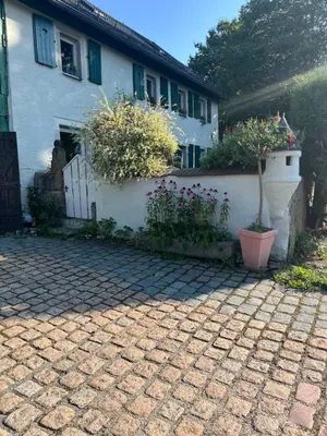 Ein Garten an der Unterkunft Doppelzimmer mit Bad im Seminarhaus Sissy Baumann