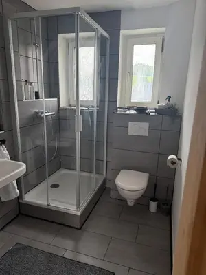 Ein Badezimmer in der Unterkunft Beautiful, renovated, private apartment above bakery