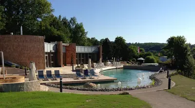Der Swimmingpool an oder in der Nähe von Ferienhaus Holunderweg an der Theme Obernsees mit Sauna