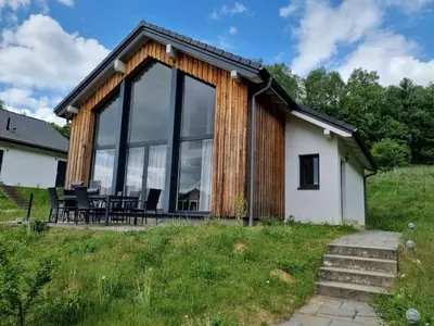 Das Gebäude in dem sich das Ferienhaus befindet