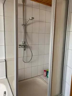 Ein Badezimmer in der Unterkunft Dachgeschosswohnung im zweiten Obergeschoss