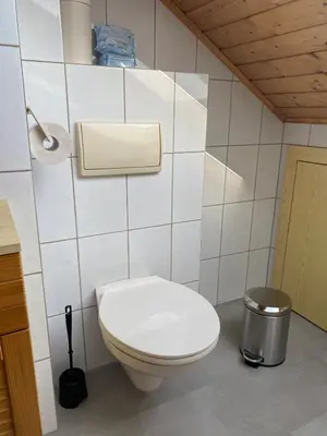 Ein Badezimmer in der Unterkunft Dachgeschosswohnung im zweiten Obergeschoss