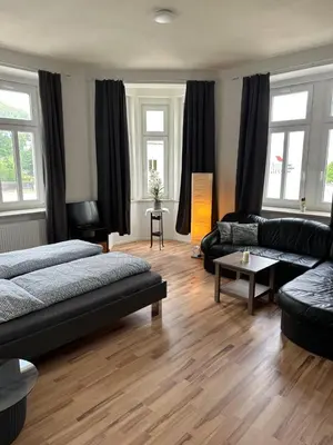 Ein Sitzbereich in der Unterkunft Schöne 3 Schlafzimmer Wohnung Philipp1