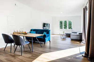 Ein Sitzbereich in der Unterkunft Modernes Apartment in Mistelgau 2