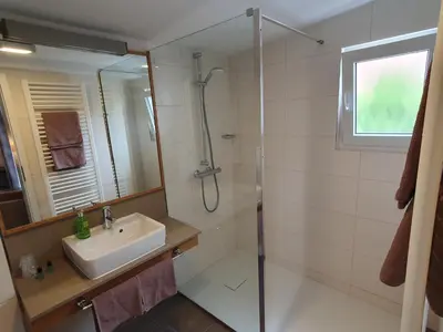 Ein Badezimmer in der Unterkunft Hotel Drei Lilien