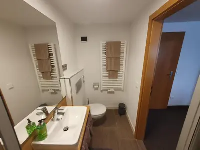 Ein Badezimmer in der Unterkunft Hotel Drei Lilien