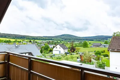 Ein allgemeiner Bergblick oder ein Berglick von der Ferienwohnung aus